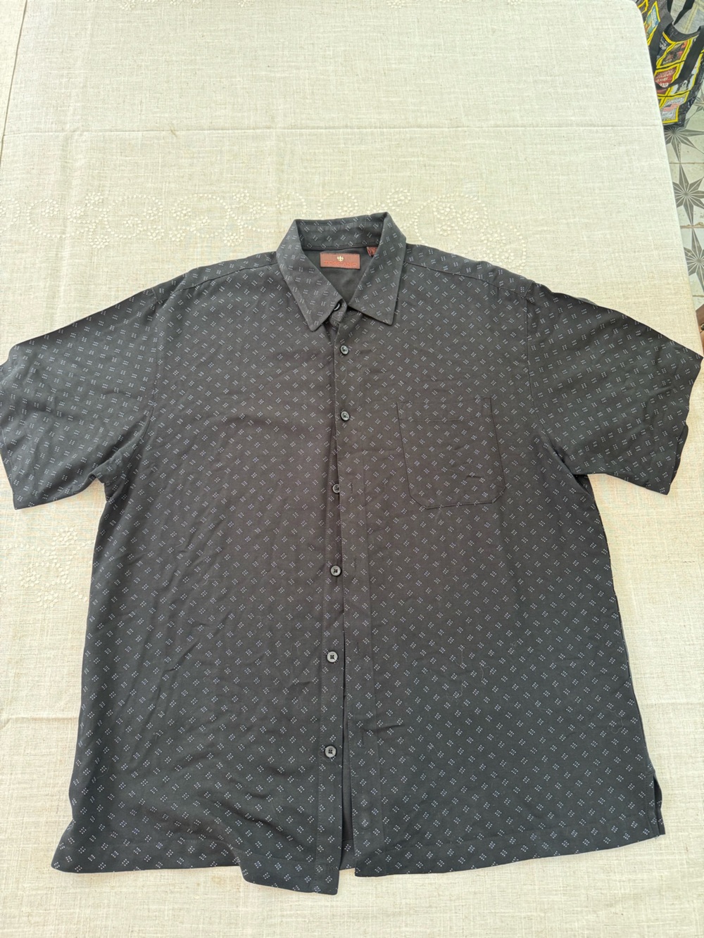 Men's Black Short-Sleeve Patterned Button-Down Shirt